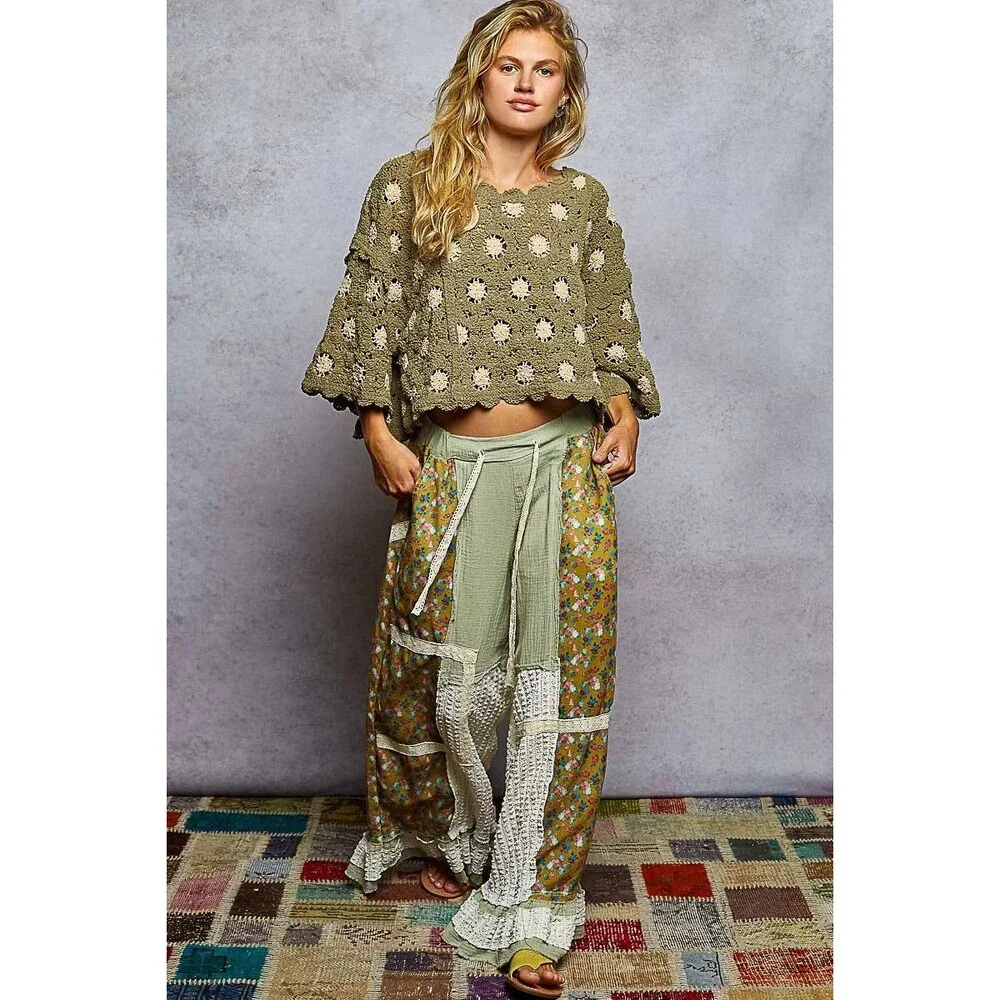 POL Contrast Crochet Cropped Knit Top
